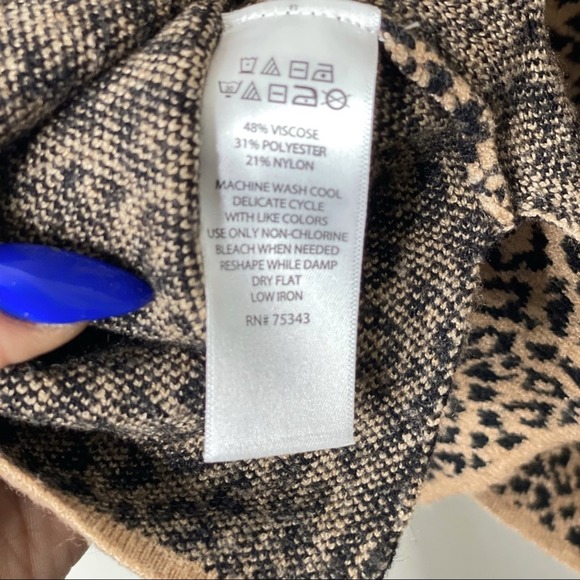 TAHARI | Leopard Print Sweater | M - Picture 5 of 6